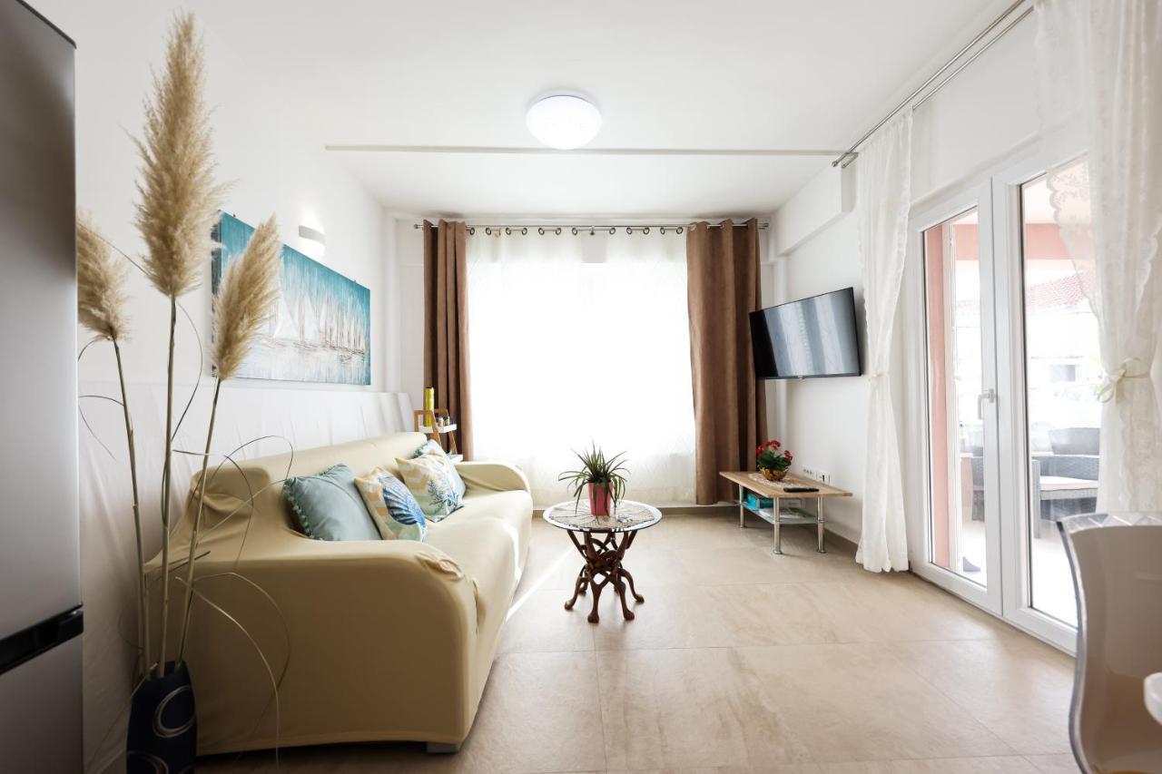 Apartment Puntamika Villa De Rosa - Ground Floor Zara Esterno foto