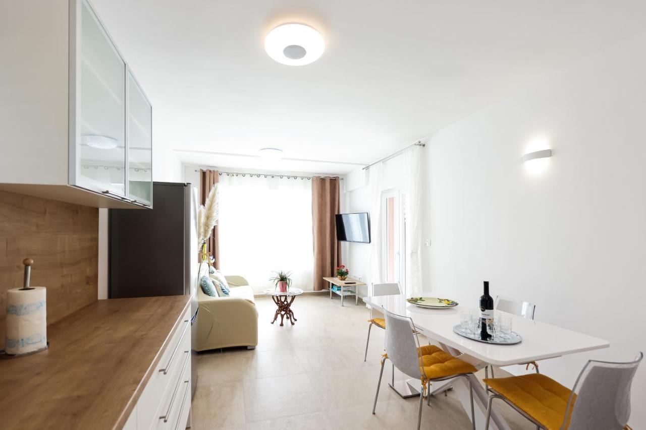 Apartment Puntamika Villa De Rosa - Ground Floor Zara Esterno foto