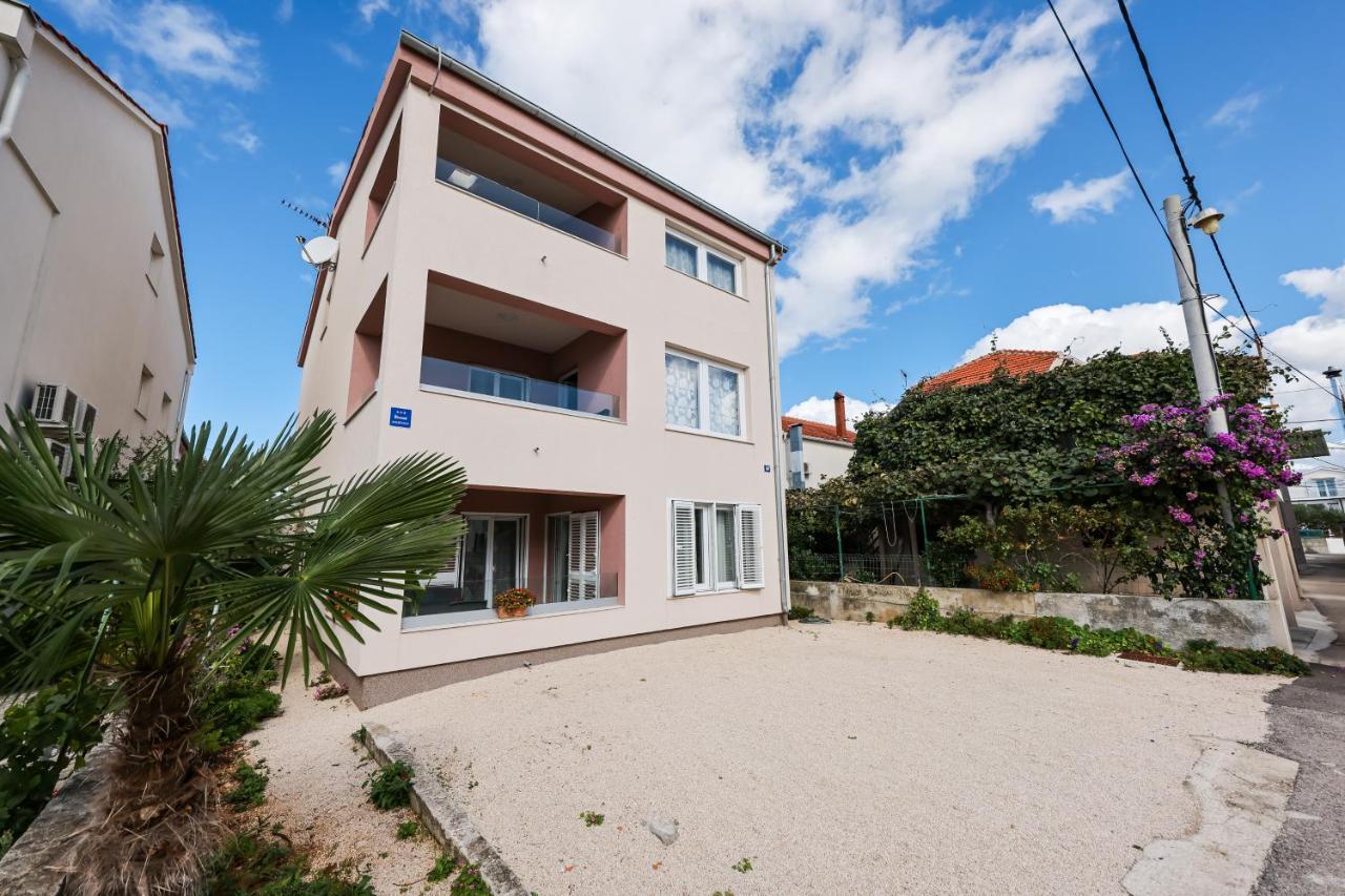 Apartment Puntamika Villa De Rosa - Ground Floor Zara Esterno foto
