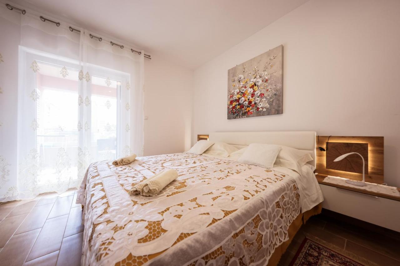 Apartment Puntamika Villa De Rosa - Ground Floor Zara Esterno foto