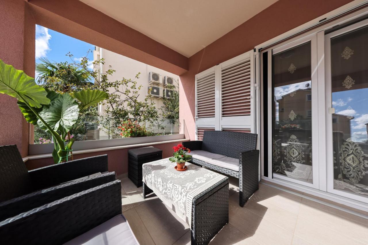 Apartment Puntamika Villa De Rosa - Ground Floor Zara Esterno foto